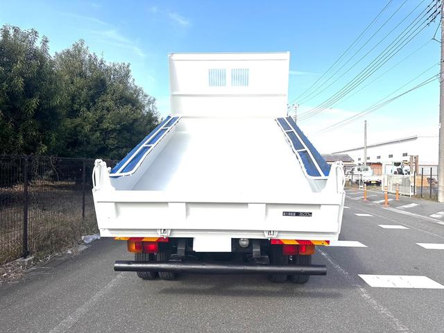 ヒノレンジャー 日野 平成23年式 4tダンプ 車検令和8年10月30日 MT6速 パワステ パワーウィンドウ ABS エアコン(12枚目)