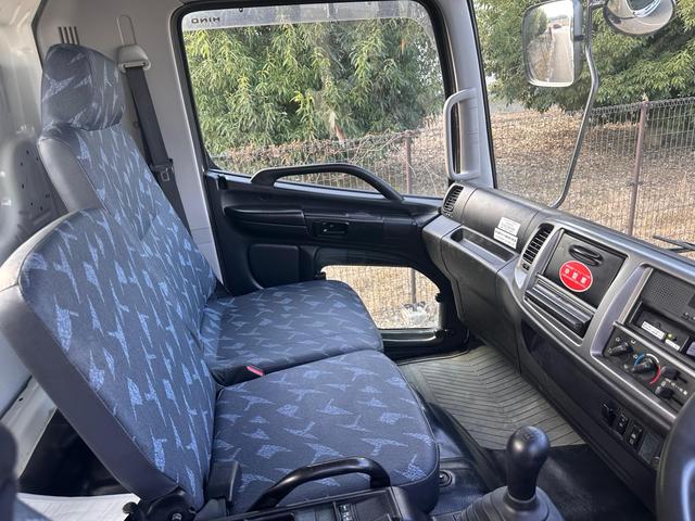 ヒノレンジャー 日野 平成23年式 4tダンプ 車検令和8年10月30日 MT6速 パワステ パワーウィンドウ ABS エアコン(27枚目)