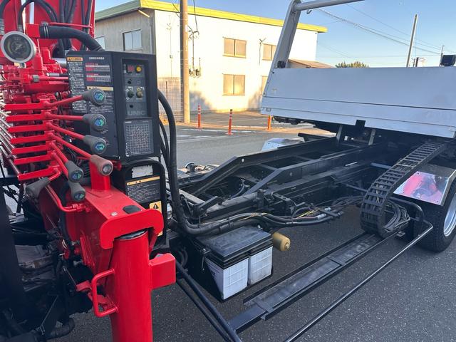 エルフトラック 　いすゞ　平成２０年式　ローダー　ロング車　３段クレーン（ラジコン）　車検令和８年１２月２２日　ＭＴ６速　パワステ　パワーウィンドウ　ＡＢＳ　エアコン（32枚目）