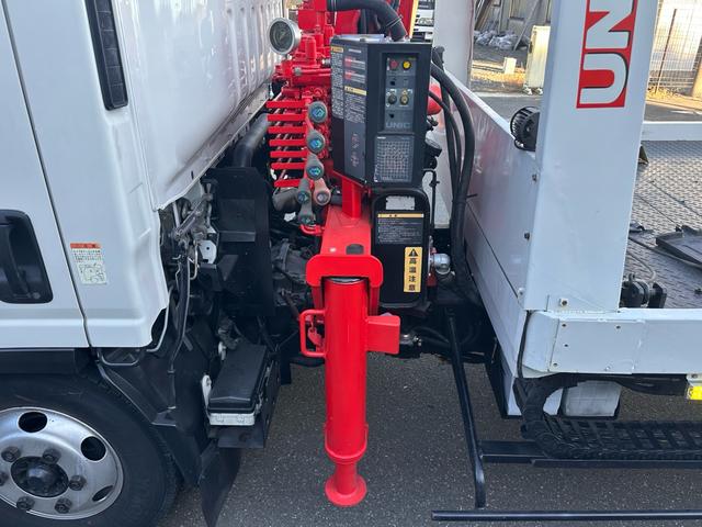 エルフトラック 　いすゞ　平成２０年式　ローダー　ロング車　３段クレーン（ラジコン）　車検令和８年１２月２２日　ＭＴ６速　パワステ　パワーウィンドウ　ＡＢＳ　エアコン（46枚目）