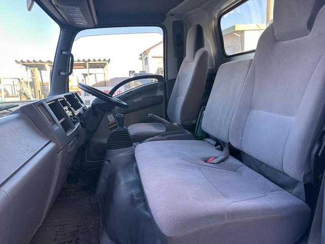 エルフトラック 　いすゞ　平成２０年式　ローダー　ロング車　３段クレーン（ラジコン）　車検令和８年１２月２２日　ＭＴ６速　パワステ　パワーウィンドウ　ＡＢＳ　エアコン（50枚目）