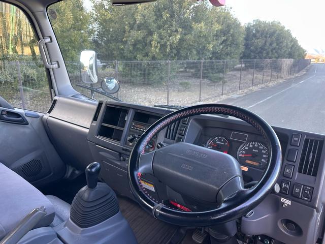 エルフトラック 　いすゞ　平成２０年式　ローダー　ロング車　３段クレーン（ラジコン）　車検令和８年１２月２２日　ＭＴ６速　パワステ　パワーウィンドウ　ＡＢＳ　エアコン（52枚目）