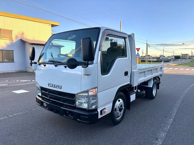 エルフトラック 　いすゞ　平成２４年式　２ｔ低床ダンプ　ＥＴＣ付き　ＭＴ５速　パワステ　パワーウィンドウ　ＡＢＳ　エアコン（4枚目）