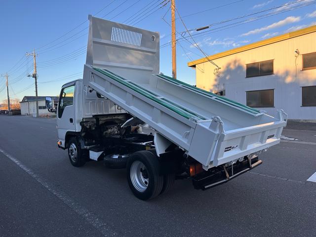 エルフトラック 　いすゞ　平成２４年式　２ｔ低床ダンプ　ＥＴＣ付き　ＭＴ５速　パワステ　パワーウィンドウ　ＡＢＳ　エアコン（25枚目）