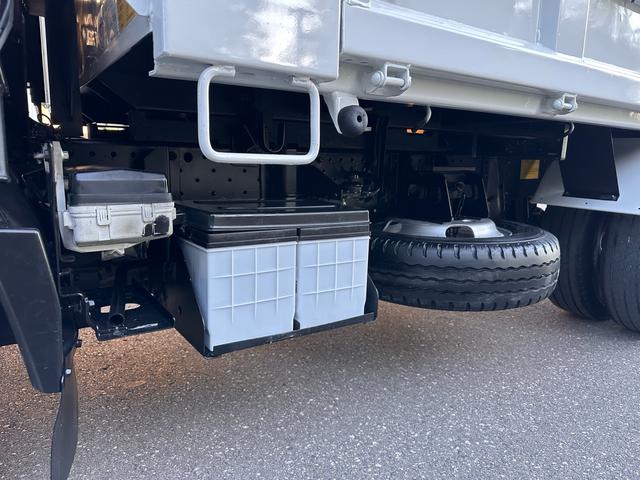 エルフトラック 　いすゞ　平成２４年式　２ｔ低床ダンプ　ＥＴＣ付き　ＭＴ５速　パワステ　パワーウィンドウ　ＡＢＳ　エアコン（47枚目）