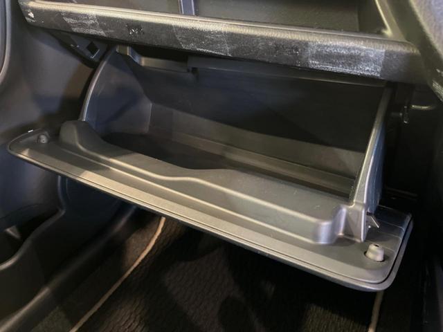 ヴィッツ １．０Ｆ　スマートスタイル　純正ＳＤナビ　禁煙車　スマートキー　ビルトインＥＴＣ　Ｂｌｕｅｔｏｏｔｈ　ＣＤ　ＤＶＤ再生　地デジ　電動格納ミラー　ドアバイザー　盗難防止装置　プライバシーガラス（31枚目）