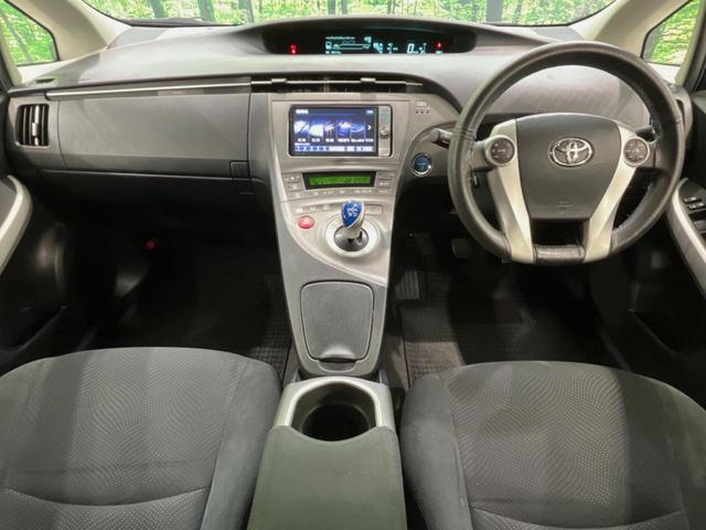 プリウス Ｓ　純正ＳＤナビ　バックカメラ　禁煙車　スマートキー　ＨＩＤヘッド　ビルトインＥＴＣ　オートライト　オートエアコン　純正１５インチアルミ　ＣＤ　ＤＶＤ再生　地デジ（2枚目）