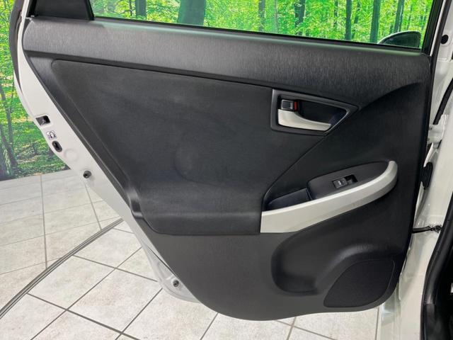プリウス Ｓ　純正ＳＤナビ　バックカメラ　禁煙車　スマートキー　ＨＩＤヘッド　ビルトインＥＴＣ　オートライト　オートエアコン　純正１５インチアルミ　ＣＤ　ＤＶＤ再生　地デジ（31枚目）