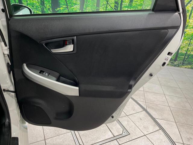 プリウス Ｓ　純正ＳＤナビ　バックカメラ　禁煙車　スマートキー　ＨＩＤヘッド　ビルトインＥＴＣ　オートライト　オートエアコン　純正１５インチアルミ　ＣＤ　ＤＶＤ再生　地デジ（32枚目）