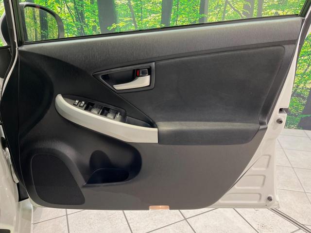 プリウス Ｓ　純正ＳＤナビ　バックカメラ　禁煙車　スマートキー　ＨＩＤヘッド　ビルトインＥＴＣ　オートライト　オートエアコン　純正１５インチアルミ　ＣＤ　ＤＶＤ再生　地デジ（33枚目）
