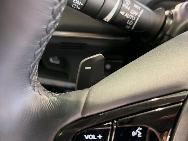 ヴェゼル ｅ：ＨＥＶ　Ｚ　メーカー９型ナビ　全周囲カメラ　衝突軽減装置　レーダークルーズ　禁煙車　電動リアゲート　ハーフレザーシート　コーナーセンサー　スマートキー　ＬＥＤヘッド　ＥＴＣ２．０　オートハイビーム　オートライト（33枚目）