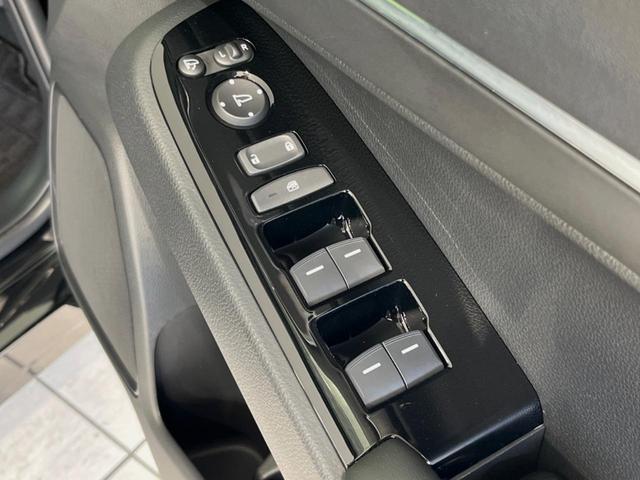 ヴェゼル ｅ：ＨＥＶ　Ｚ　メーカー９型ナビ　全周囲カメラ　衝突軽減装置　レーダークルーズ　禁煙車　電動リアゲート　ハーフレザーシート　コーナーセンサー　スマートキー　ＬＥＤヘッド　ＥＴＣ２．０　オートハイビーム　オートライト（40枚目）