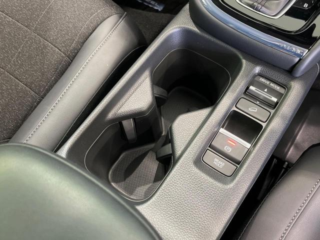 ヴェゼル ｅ：ＨＥＶ　Ｚ　メーカー９型ナビ　全周囲カメラ　衝突軽減装置　レーダークルーズ　禁煙車　電動リアゲート　ハーフレザーシート　コーナーセンサー　スマートキー　ＬＥＤヘッド　ＥＴＣ２．０　オートハイビーム　オートライト（45枚目）