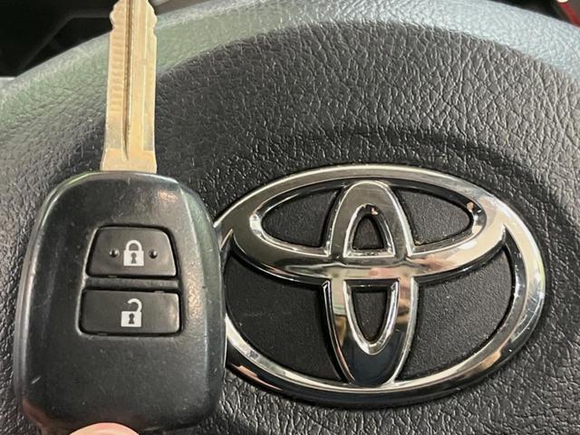 ヴィッツ Ｆ　ＣＤ再生　リモコンキー　プライバシーガラス　ドアバイザー　電動格納ミラー　衝突安全ボディ　盗難防止装置　１４インチアルミホイール（4枚目）