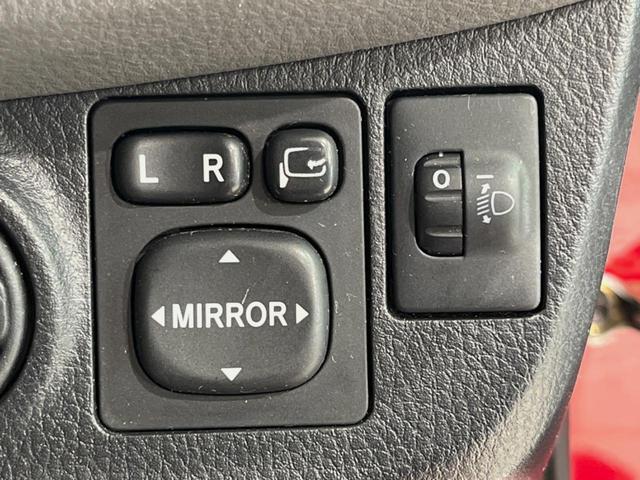 ヴィッツ Ｆ　ＣＤ再生　リモコンキー　プライバシーガラス　ドアバイザー　電動格納ミラー　衝突安全ボディ　盗難防止装置　１４インチアルミホイール（6枚目）