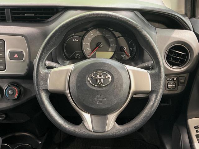 ヴィッツ Ｆ　ＣＤ再生　リモコンキー　プライバシーガラス　ドアバイザー　電動格納ミラー　衝突安全ボディ　盗難防止装置　１４インチアルミホイール（11枚目）