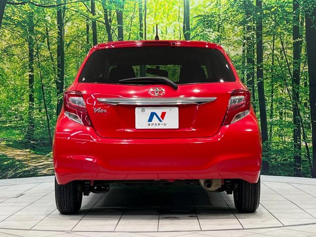 ヴィッツ Ｆ　ＣＤ再生　リモコンキー　プライバシーガラス　ドアバイザー　電動格納ミラー　衝突安全ボディ　盗難防止装置　１４インチアルミホイール（15枚目）