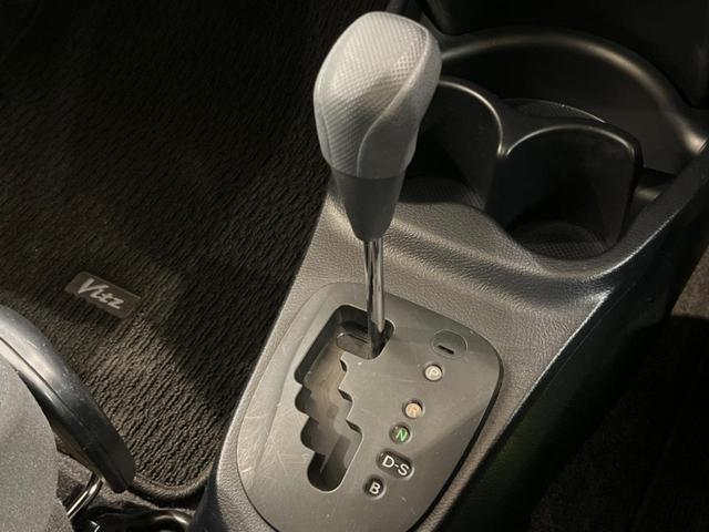 ヴィッツ Ｆ　ＣＤ再生　リモコンキー　プライバシーガラス　ドアバイザー　電動格納ミラー　衝突安全ボディ　盗難防止装置　１４インチアルミホイール（21枚目）