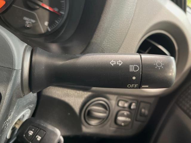 ヴィッツ Ｆ　ＣＤ再生　リモコンキー　プライバシーガラス　ドアバイザー　電動格納ミラー　衝突安全ボディ　盗難防止装置　１４インチアルミホイール（23枚目）