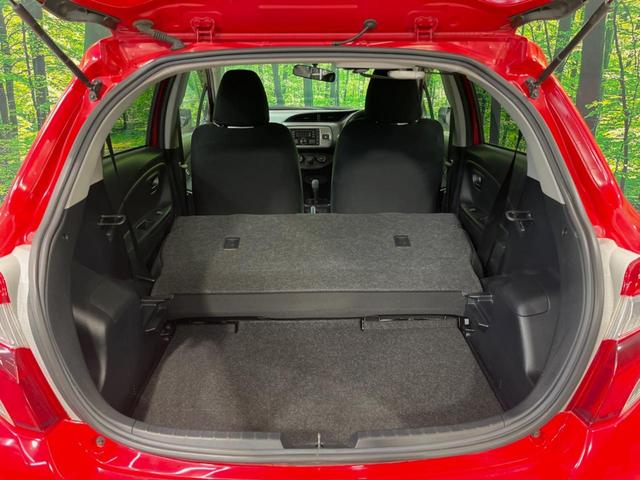 ヴィッツ Ｆ　ＣＤ再生　リモコンキー　プライバシーガラス　ドアバイザー　電動格納ミラー　衝突安全ボディ　盗難防止装置　１４インチアルミホイール（26枚目）