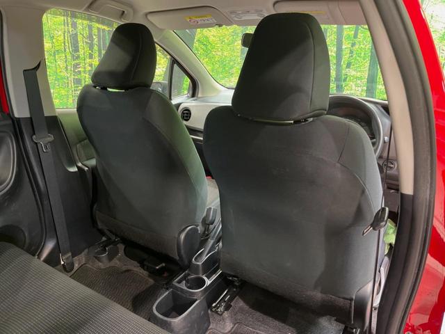 ヴィッツ Ｆ　ＣＤ再生　リモコンキー　プライバシーガラス　ドアバイザー　電動格納ミラー　衝突安全ボディ　盗難防止装置　１４インチアルミホイール（28枚目）