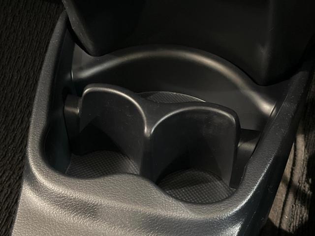 ヴィッツ Ｆ　ＣＤ再生　リモコンキー　プライバシーガラス　ドアバイザー　電動格納ミラー　衝突安全ボディ　盗難防止装置　１４インチアルミホイール（29枚目）