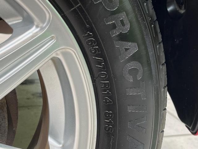 ヴィッツ Ｆ　ＣＤ再生　リモコンキー　プライバシーガラス　ドアバイザー　電動格納ミラー　衝突安全ボディ　盗難防止装置　１４インチアルミホイール（45枚目）