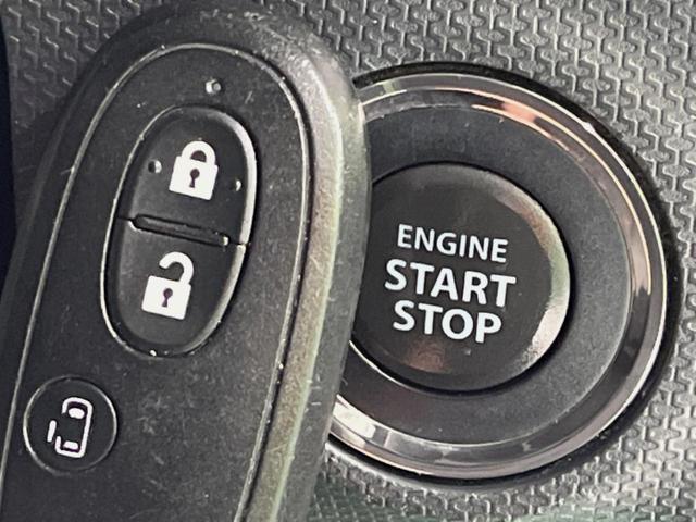 【インテリジェントキー】カバンやポケットに入れたままでもドアの施錠・解錠が可能なスマートキーを装備。エンジンのオン・オフ時もカギを取り出す必要が無いからとっても便利です♪