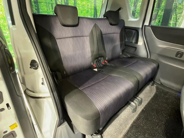 後部座席も気になるようなキズ・汚れやへたり等、大きなダメージはなく、良好な状態です。