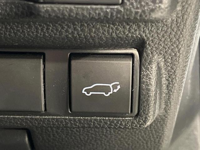 カローラクロス ハイブリッド Z パノラマルーフ 4WD 10.5型ナビ 全周囲カメラ 衝突軽減装置 レーダークルーズ 禁煙車 電動リアゲート ハーフレザーシート パワーシート コーナーセンサー スマートキー LEDヘッド ETC(7枚目)