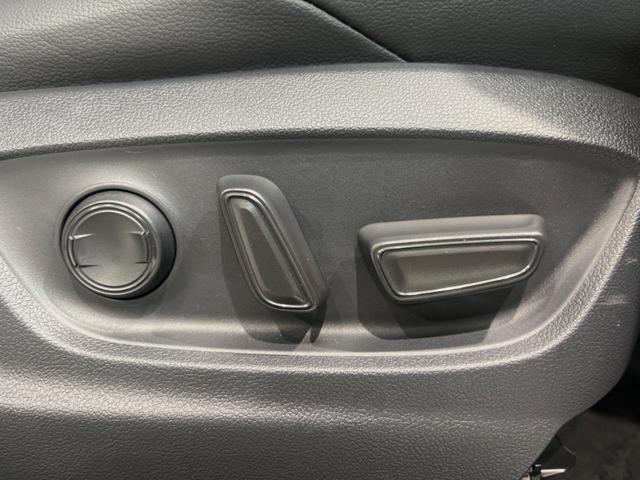 カローラクロス ハイブリッド Z パノラマルーフ 4WD 10.5型ナビ 全周囲カメラ 衝突軽減装置 レーダークルーズ 禁煙車 電動リアゲート ハーフレザーシート パワーシート コーナーセンサー スマートキー LEDヘッド ETC(39枚目)