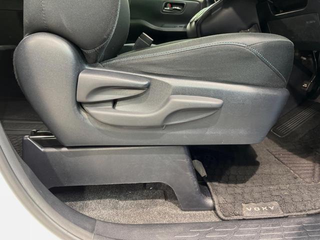 ヴォクシー ZS 煌 両側電動ドア 純正SDナビ バックカメラ 禁煙車 スマートキー LEDヘッド ETC オートハイビーム オートライト デュアルエアコン 純正16インチアルミ Bluetooth CD フルセグ(27枚目)