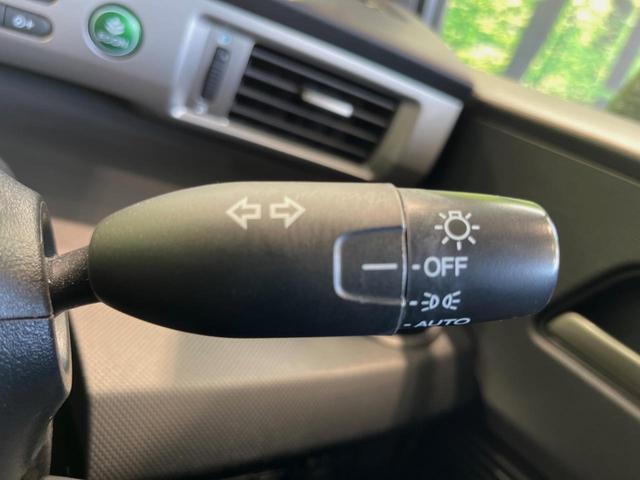 フリード G ジャストセレクション 両側電動ドア 純正HDDナビ バックカメラ 禁煙車 スマートキー HIDヘッド ETC オートライト オートエアコン CD/DVD再生 14インチアルミホイール 電動格納ミラー ドアバイザー(7枚目)