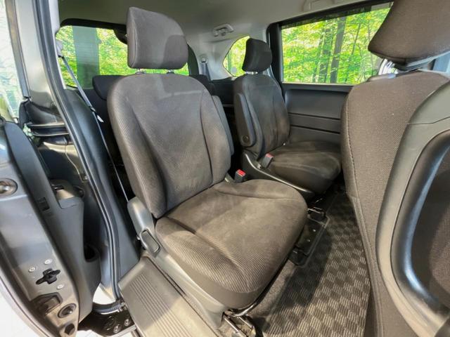 フリード G ジャストセレクション 両側電動ドア 純正HDDナビ バックカメラ 禁煙車 スマートキー HIDヘッド ETC オートライト オートエアコン CD/DVD再生 14インチアルミホイール 電動格納ミラー ドアバイザー(9枚目)