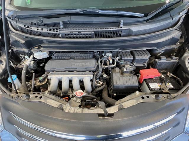 フリード G ジャストセレクション 両側電動ドア 純正HDDナビ バックカメラ 禁煙車 スマートキー HIDヘッド ETC オートライト オートエアコン CD/DVD再生 14インチアルミホイール 電動格納ミラー ドアバイザー(19枚目)