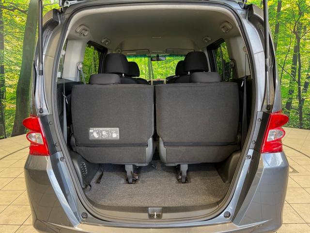 フリード G ジャストセレクション 両側電動ドア 純正HDDナビ バックカメラ 禁煙車 スマートキー HIDヘッド ETC オートライト オートエアコン CD/DVD再生 14インチアルミホイール 電動格納ミラー ドアバイザー(34枚目)