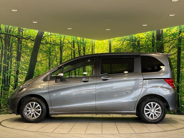 フリード G ジャストセレクション 両側電動ドア 純正HDDナビ バックカメラ 禁煙車 スマートキー HIDヘッド ETC オートライト オートエアコン CD/DVD再生 14インチアルミホイール 電動格納ミラー ドアバイザー(38枚目)