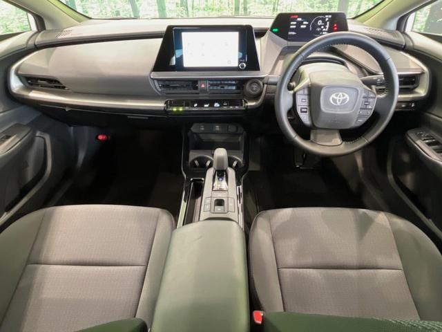 プリウス Ｘ　バックカメラ　純正ナビ機能付きＤＡ　衝突被害軽減システム　レーダークルーズ　禁煙車　ドラレコ　コーナーセンサー　スマートキー　ＬＥＤヘッド　ＥＴＣ２．０　オートハイビーム　Ｂｌｕｅｔｏｏｔｈ（2枚目）