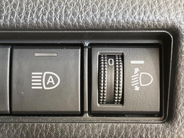 プリウス Ｘ　バックカメラ　純正ナビ機能付きＤＡ　衝突被害軽減システム　レーダークルーズ　禁煙車　ドラレコ　コーナーセンサー　スマートキー　ＬＥＤヘッド　ＥＴＣ２．０　オートハイビーム　Ｂｌｕｅｔｏｏｔｈ（32枚目）