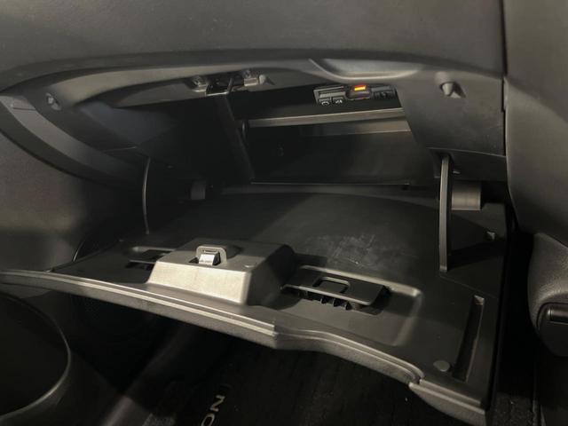 ノート e-パワー メダリスト 純正SDナビ 全周囲カメラ 衝突被害軽減システム 禁煙車 ドラレコ コーナーセンサー スマートキー LEDヘッド ETC オートライト オートエアコン 純正15インチアルミ Bluetooth CD(41枚目)