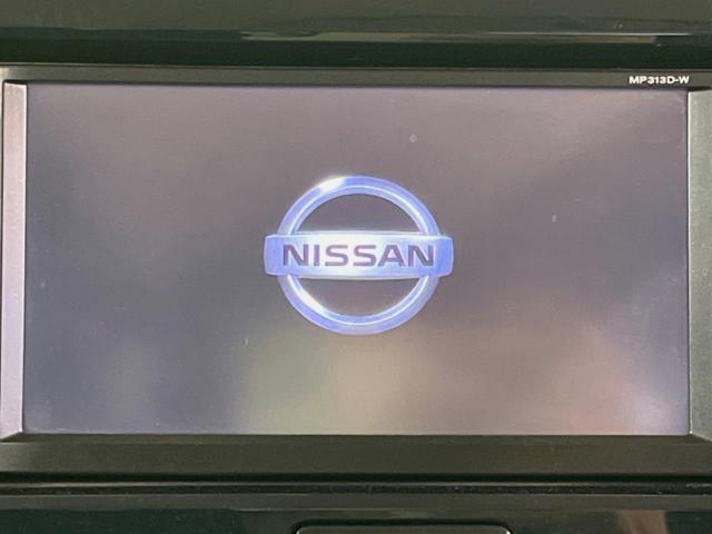 【純正ナビ】人気の純正ナビを装備しております。ナビの使いやすさはもちろん、オーディオ機能も充実！キャンプや旅行はもちろん、通勤や買い物など普段のドライブも楽しくなるはず♪