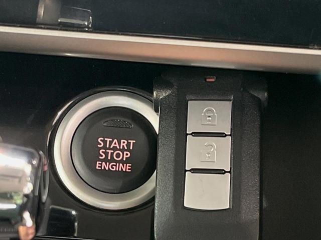 【インテリジェントキー】カバンやポケットに入れたままでもドアの施錠・解錠が可能なスマートキーを装備。エンジンのオン・オフ時もカギを取り出す必要が無いからとっても便利です♪