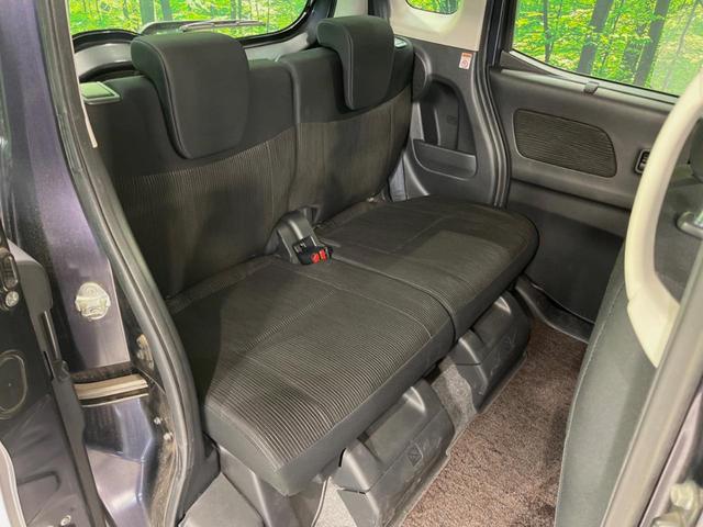 後部座席も気になるようなキズ・汚れやへたり等、大きなダメージはなく、良好な状態です。