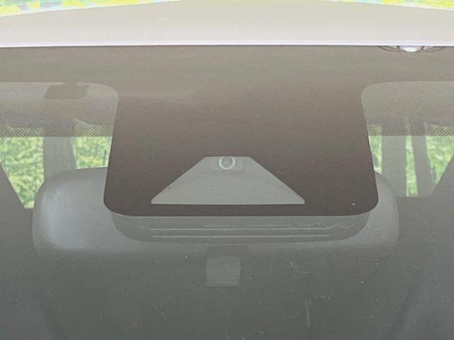 アクア Ｘ　１００Ｖ電源　純正ナビ　衝突被害軽減システム　レーダークルーズ　禁煙車　スマートキー　ＬＥＤヘッド　ビルトインＥＴＣ　オートハイビーム　車線逸脱警報　オートライト　オートエアコン　Ｂｌｕｅｔｏｏｔｈ（4枚目）