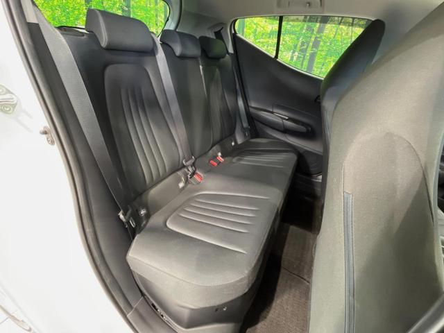 アクア Ｘ　１００Ｖ電源　純正ナビ　衝突被害軽減システム　レーダークルーズ　禁煙車　スマートキー　ＬＥＤヘッド　ビルトインＥＴＣ　オートハイビーム　車線逸脱警報　オートライト　オートエアコン　Ｂｌｕｅｔｏｏｔｈ（9枚目）