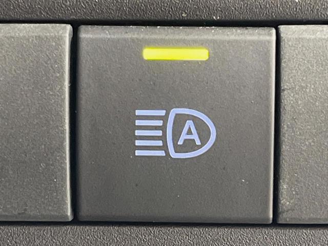 アクア Ｘ　１００Ｖ電源　純正ナビ　衝突被害軽減システム　レーダークルーズ　禁煙車　スマートキー　ＬＥＤヘッド　ビルトインＥＴＣ　オートハイビーム　車線逸脱警報　オートライト　オートエアコン　Ｂｌｕｅｔｏｏｔｈ（25枚目）