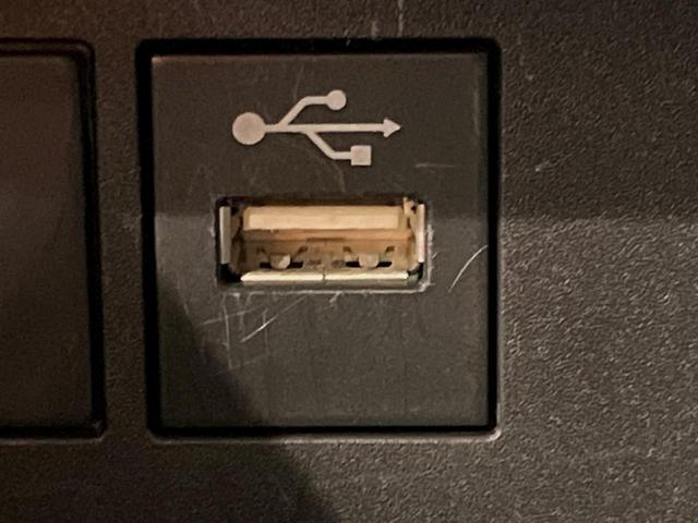 アクア Ｘ　１００Ｖ電源　純正ナビ　衝突被害軽減システム　レーダークルーズ　禁煙車　スマートキー　ＬＥＤヘッド　ビルトインＥＴＣ　オートハイビーム　車線逸脱警報　オートライト　オートエアコン　Ｂｌｕｅｔｏｏｔｈ（32枚目）