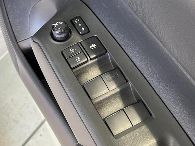 アクア Ｘ　１００Ｖ電源　純正ナビ　衝突被害軽減システム　レーダークルーズ　禁煙車　スマートキー　ＬＥＤヘッド　ビルトインＥＴＣ　オートハイビーム　車線逸脱警報　オートライト　オートエアコン　Ｂｌｕｅｔｏｏｔｈ（33枚目）