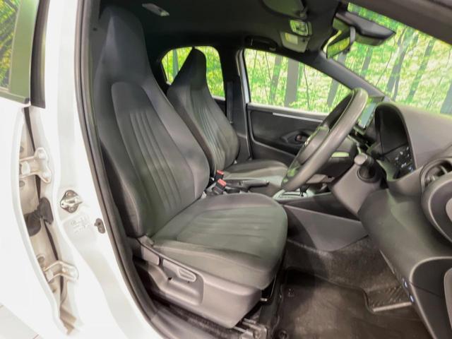 ヤリス Ｘ　バックカメラ　純正ナビ機能付きディスプレイオーディオ　衝突被害軽減システム　禁煙車　コーナーセンサー　スマートキー　ビルトインＥＴＣ　オートハイビーム　オートライト　Ｂｌｕｅｔｏｏｔｈ（8枚目）