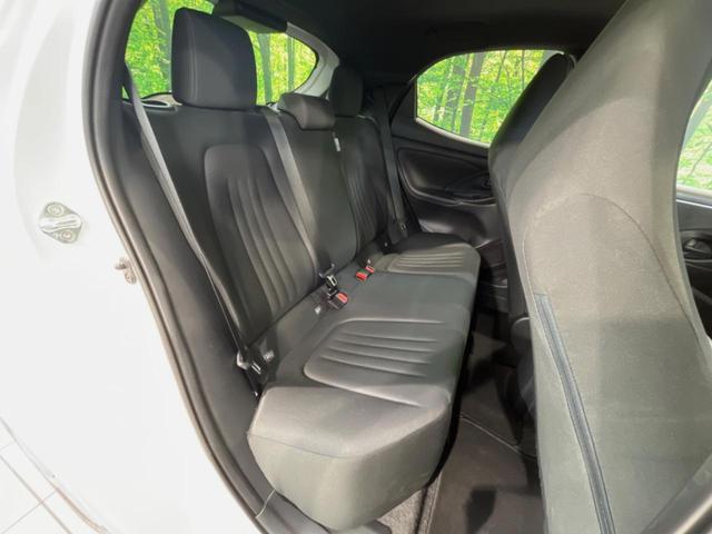 ヤリス Ｘ　バックカメラ　純正ナビ機能付きディスプレイオーディオ　衝突被害軽減システム　禁煙車　コーナーセンサー　スマートキー　ビルトインＥＴＣ　オートハイビーム　オートライト　Ｂｌｕｅｔｏｏｔｈ（9枚目）